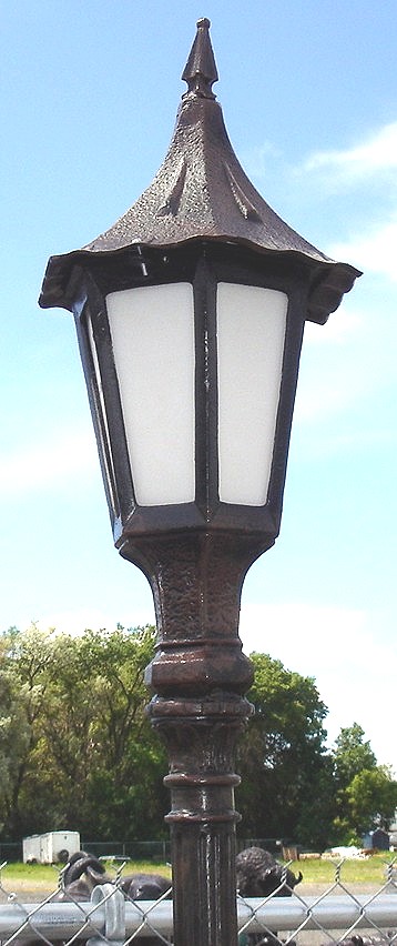 Single Holland Lamp Pole